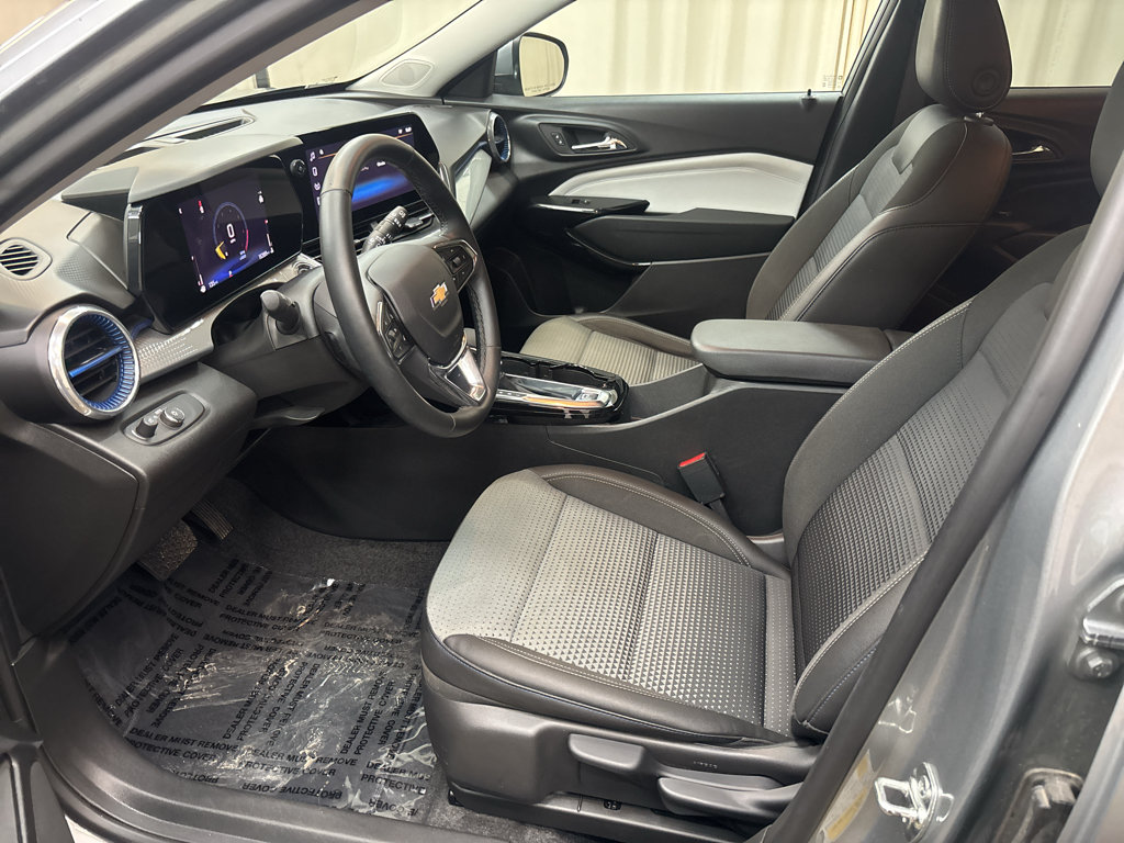 Used 2025 Chevrolet Trax LT w/ LT Convenience Package FWD image 14