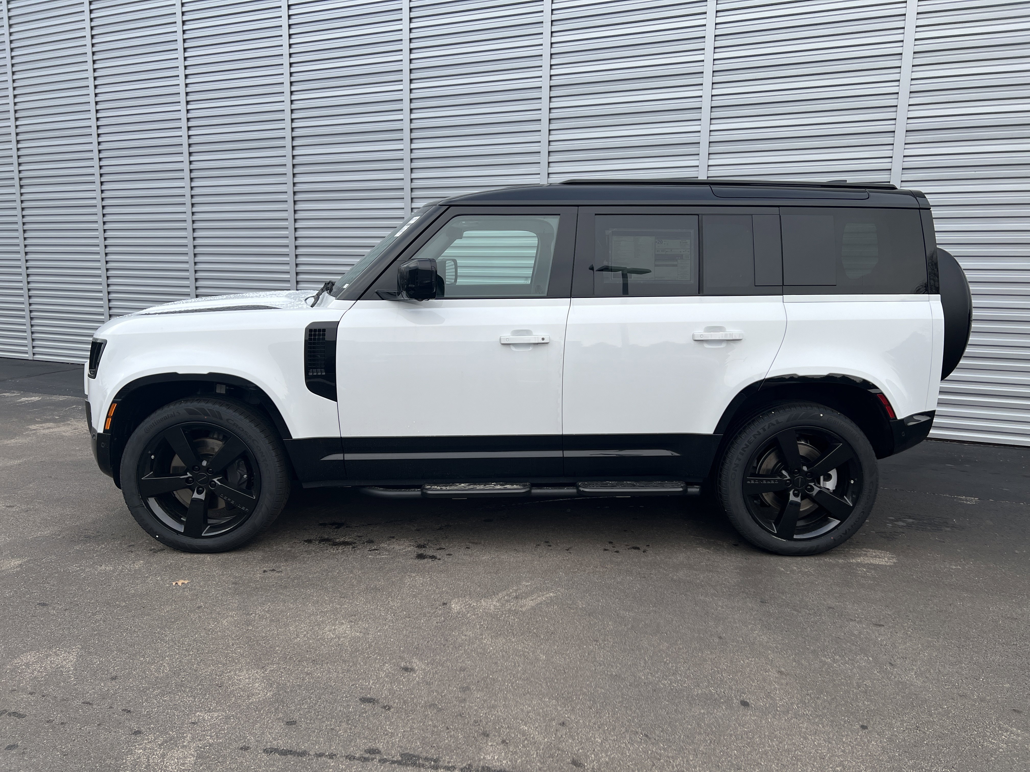 New 2026 Land Rover Defender 110 X-Dynamic SE image 2