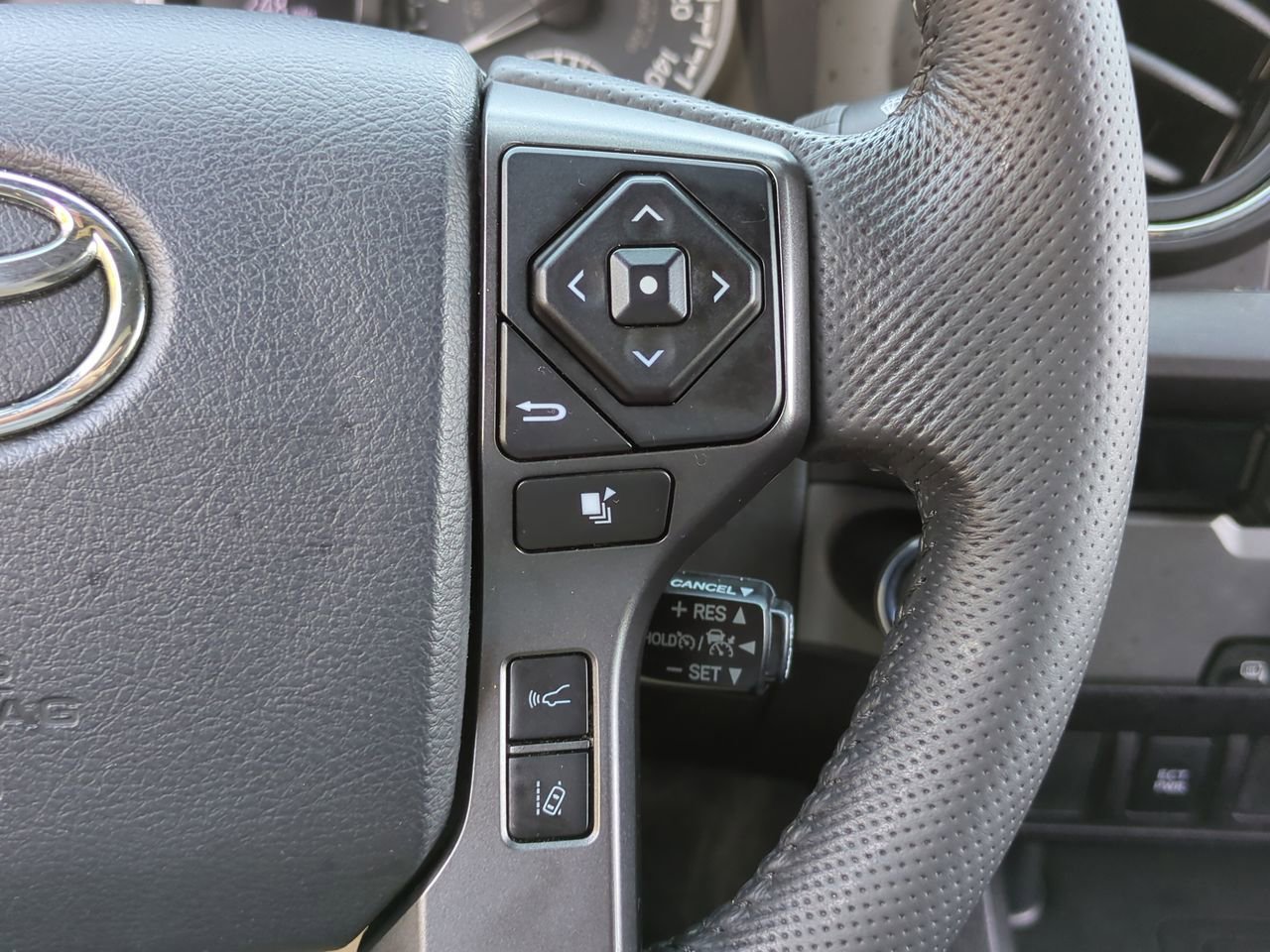 Used 2018 Toyota Tacoma TRD Sport image 25