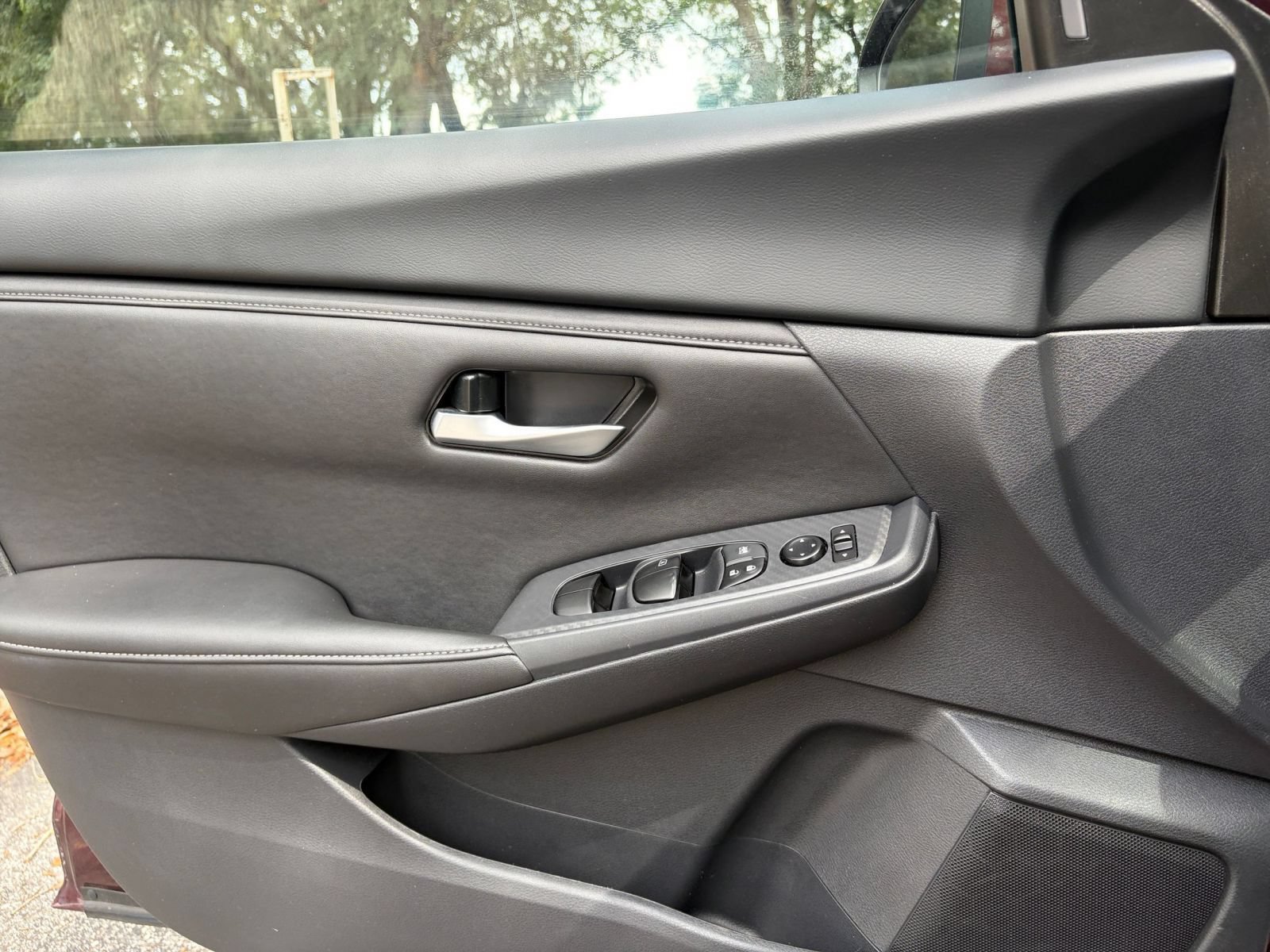 Used 2025 Nissan Sentra SV FWD image 18
