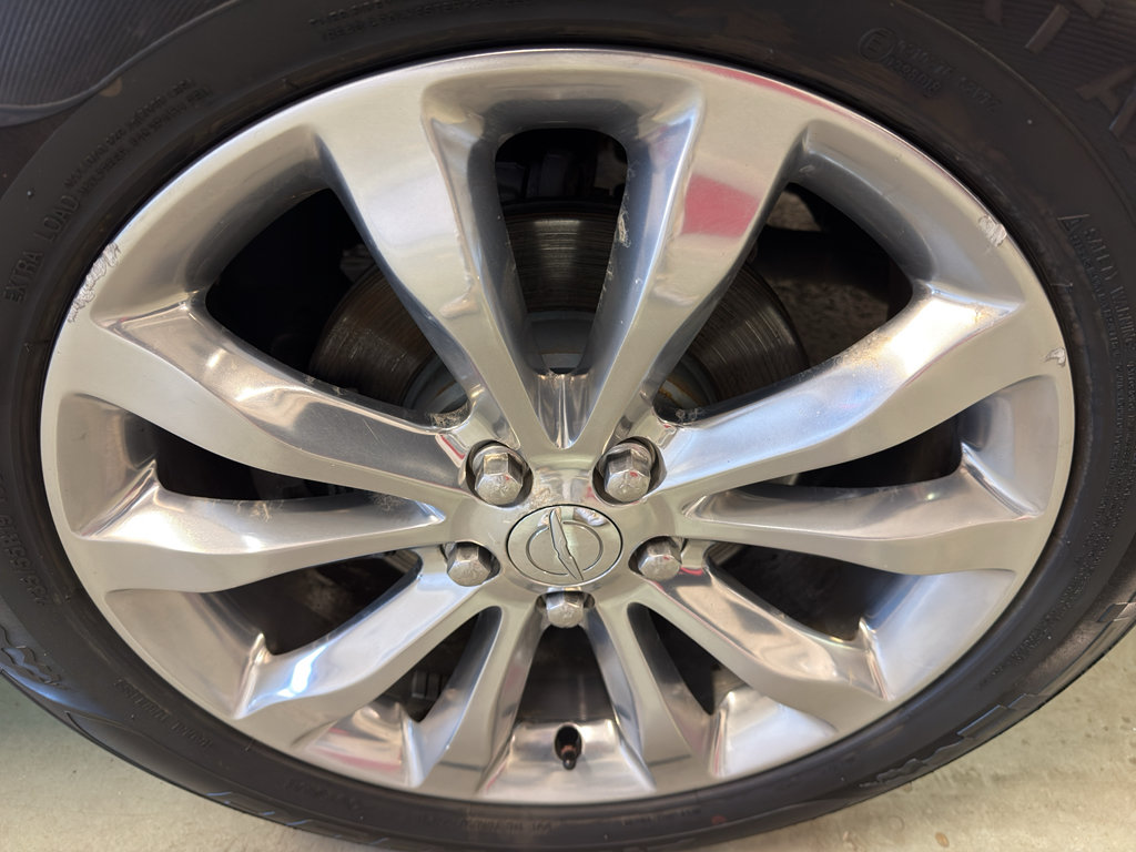 Used 2017 Chrysler 300 C AWD/4WD image 36