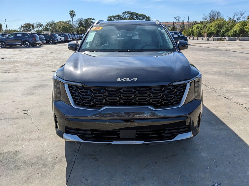 Certified 2025 Kia Sorento S w/ Panoramic Sunroof Package image 4