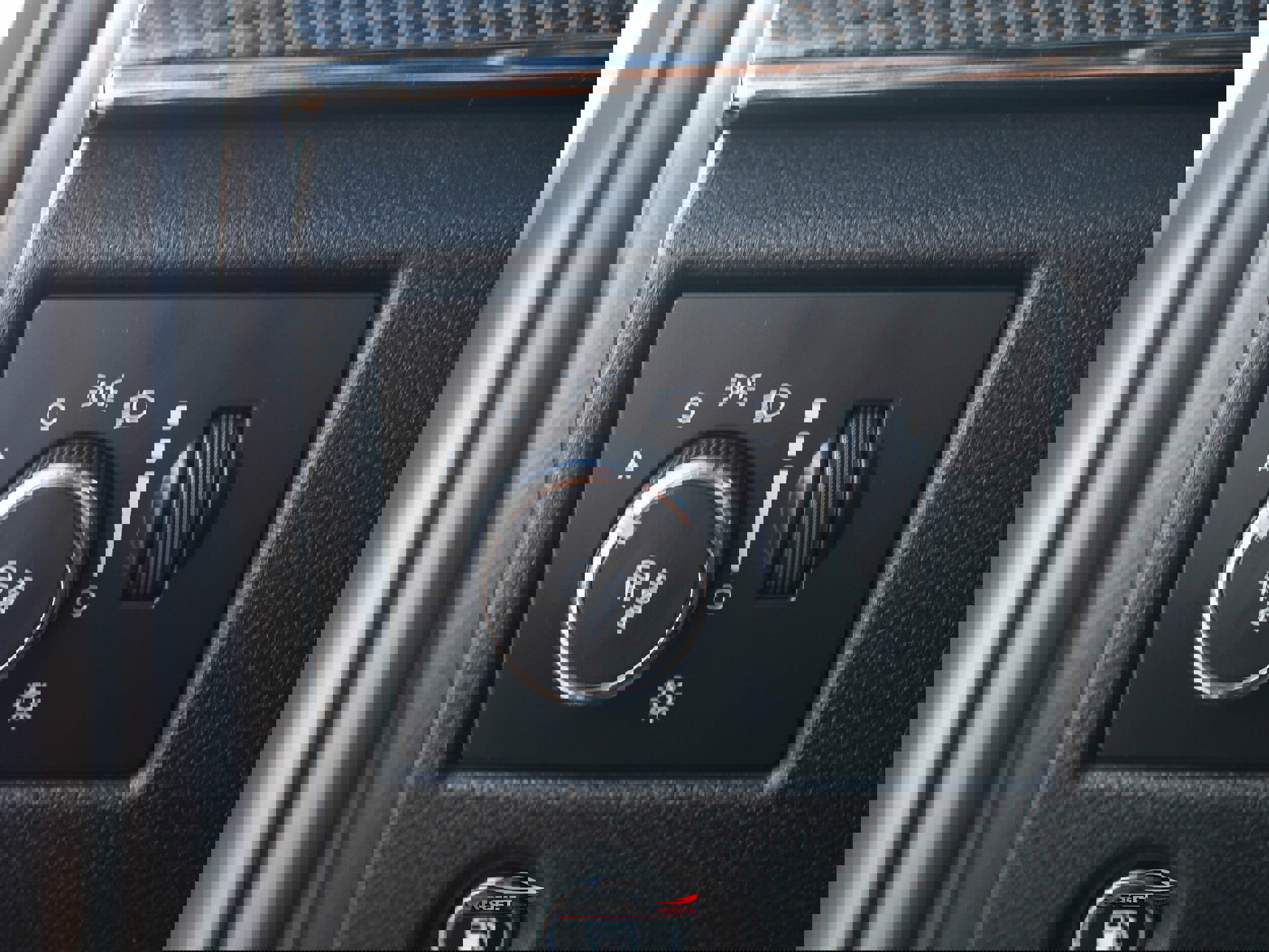 Used 2016 Jeep Grand Cherokee SRT image 36