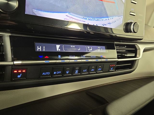 Used 2024 Toyota Sienna XLE image 21