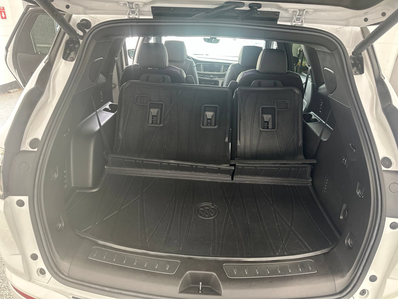 Used 2023 Buick Enclave Avenir w/ Avenir Technology Package AWD/4WD image 12
