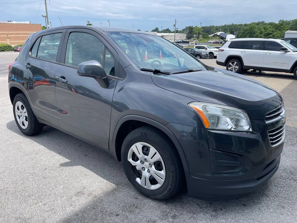 Used 2016 Chevrolet Trax LS FWD image 2