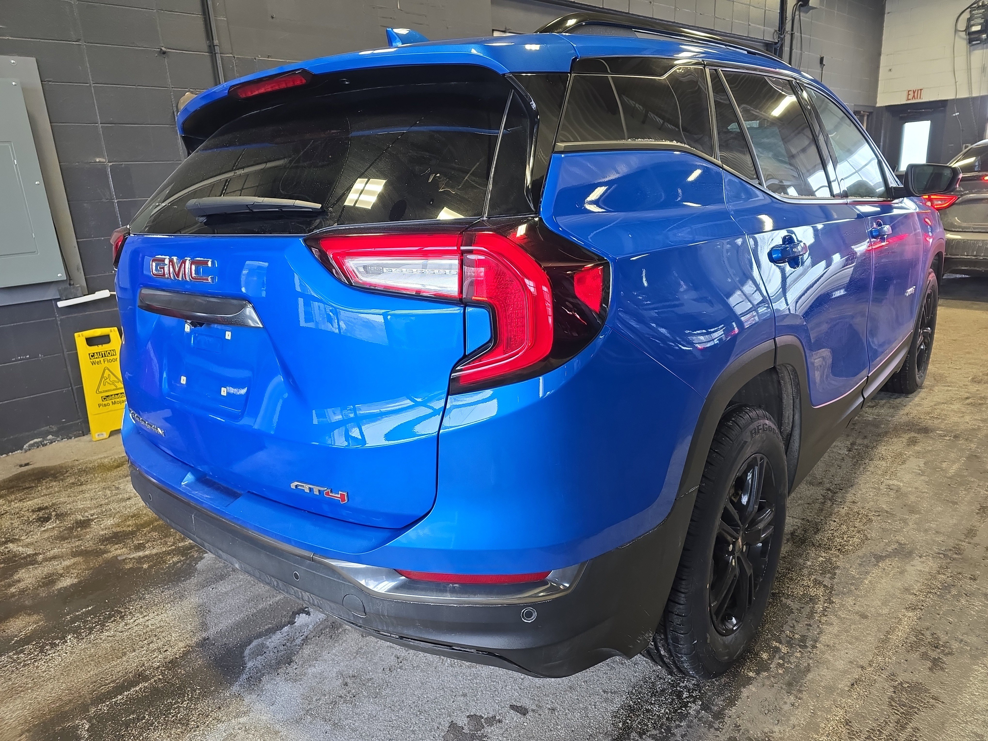 Used 2024 GMC Terrain AT4 w/ Infotainment Package II video 3