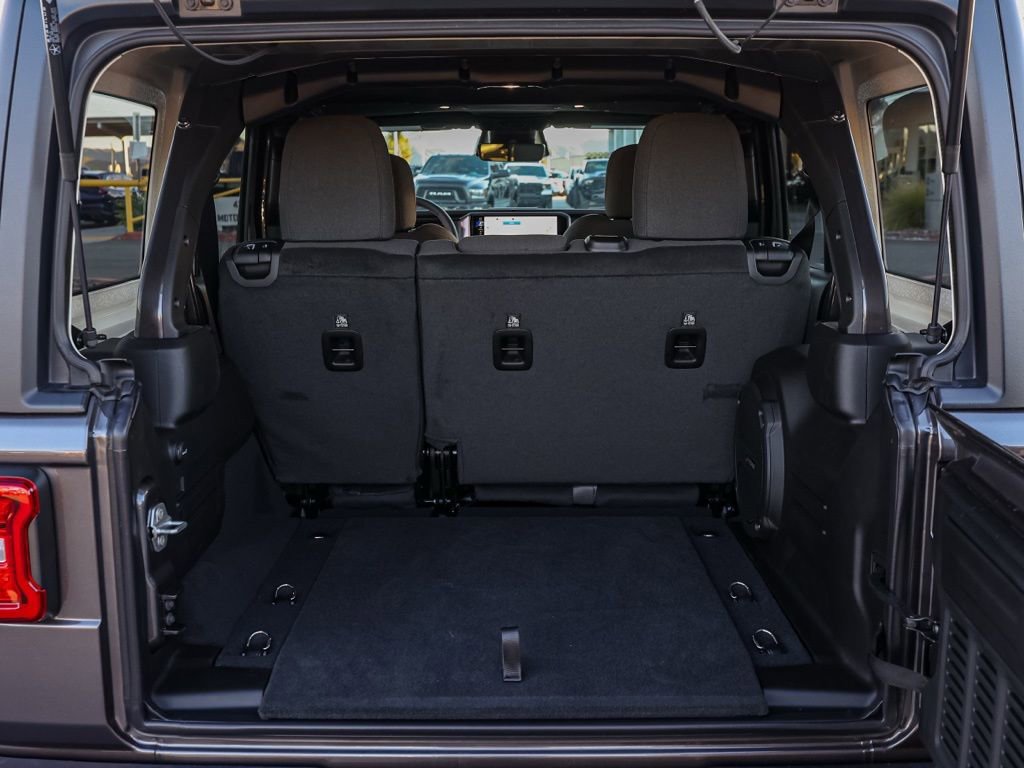 New 2026 Jeep Wrangler Unlimited Rubicon w/ Safety Group image 16