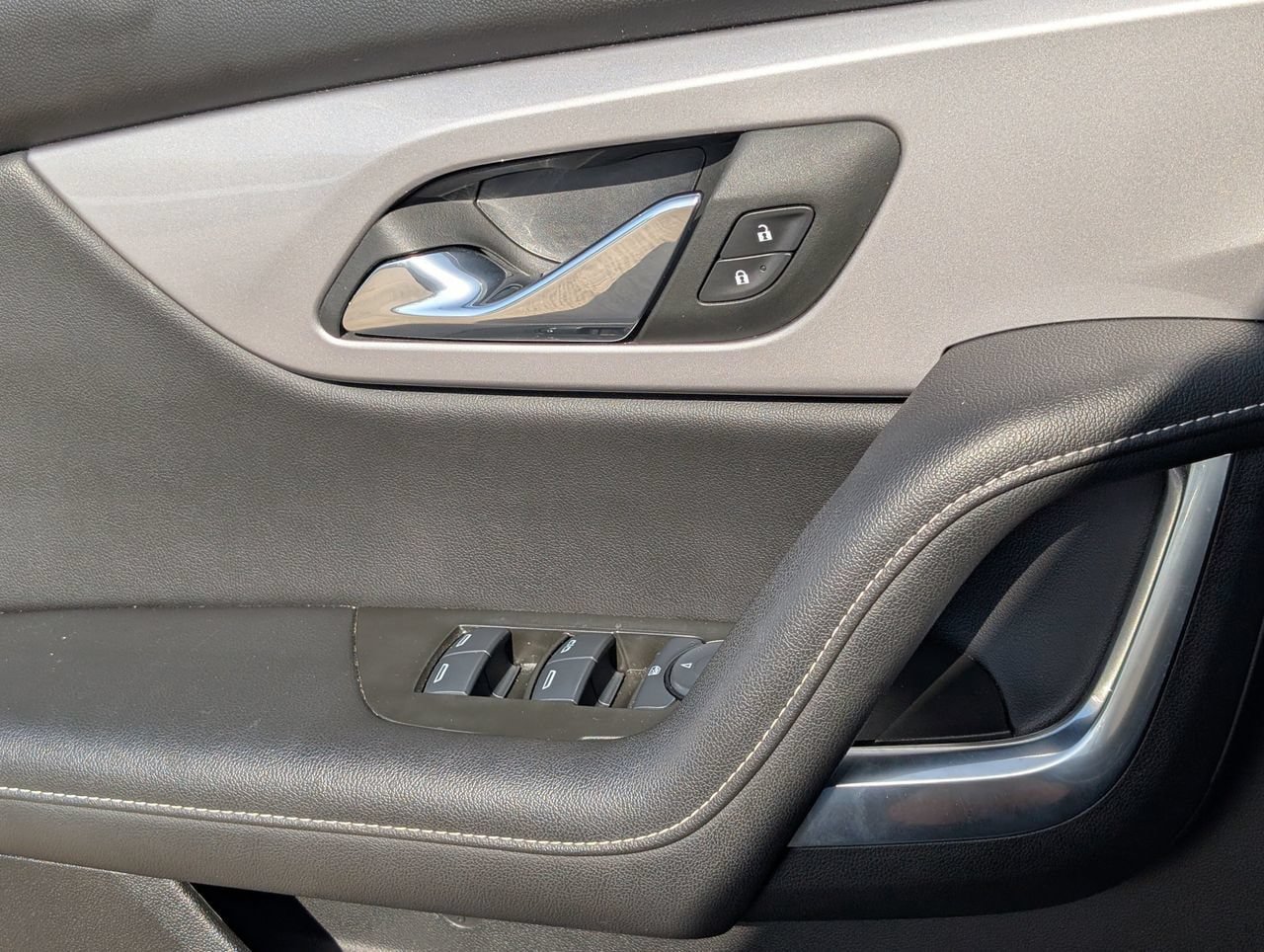 Used 2025 Chevrolet Blazer LT FWD image 25