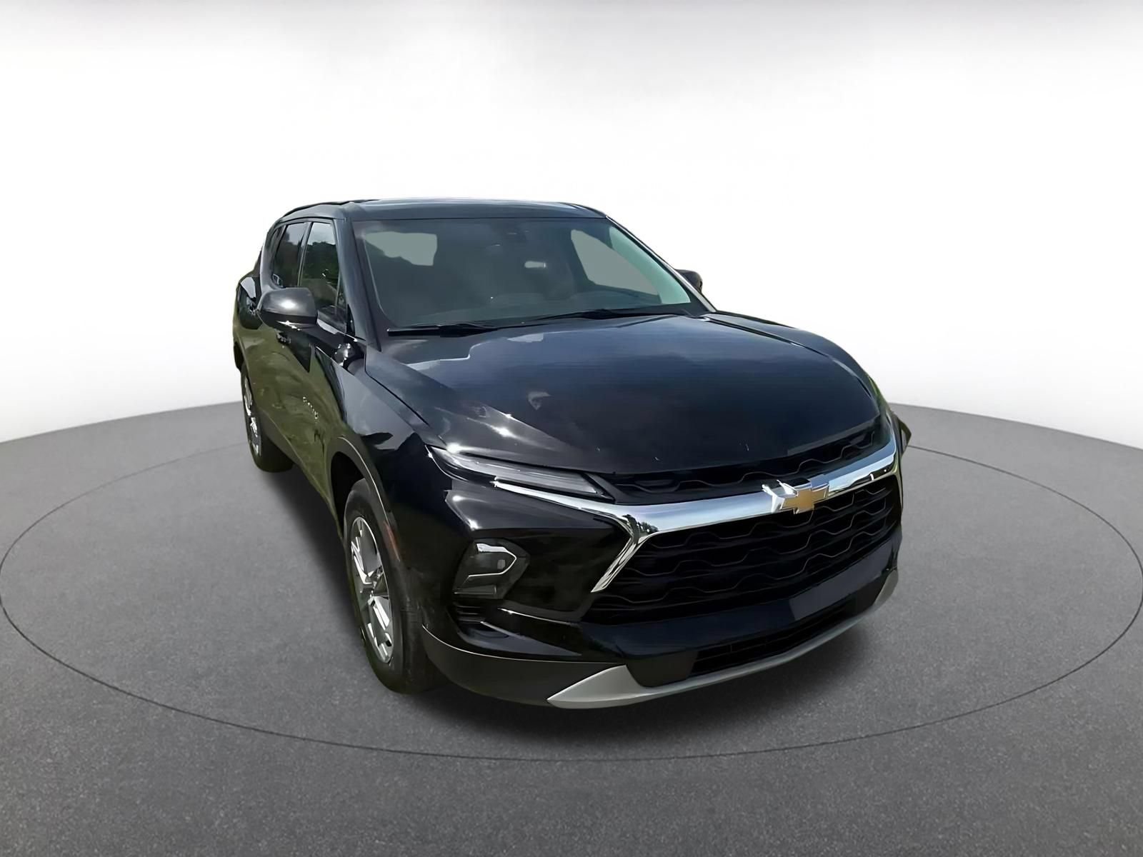 Used 2026 Chevrolet Blazer LT FWD image 3