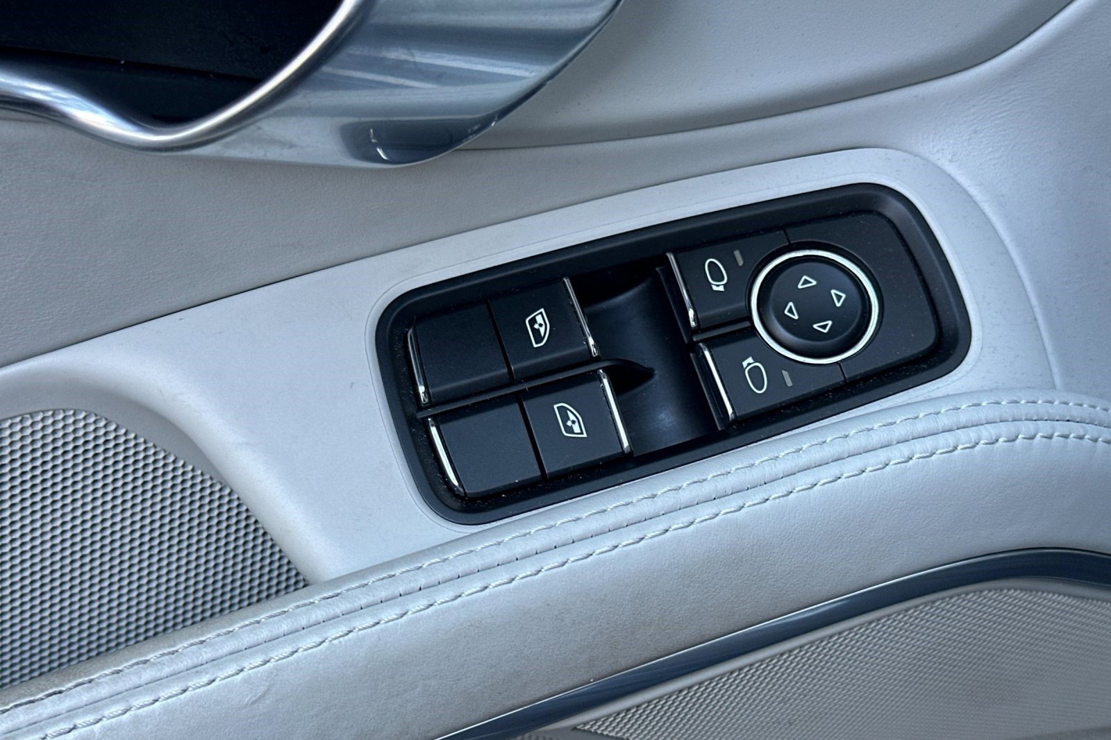 Used 2019 Porsche 718 Cayman S image 13