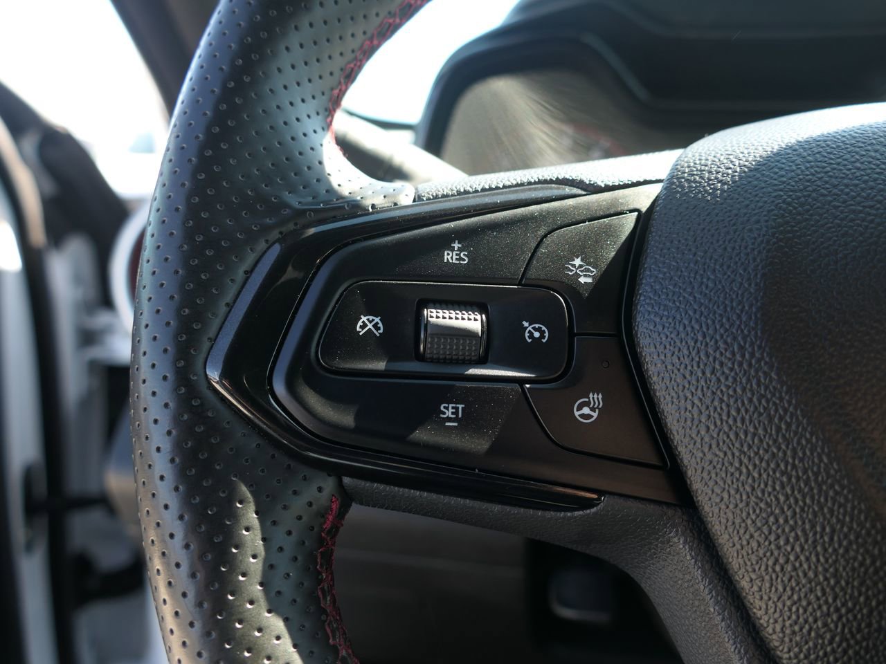 Used 2024 Chevrolet Trax RS w/ Driver Confidence Package image 15