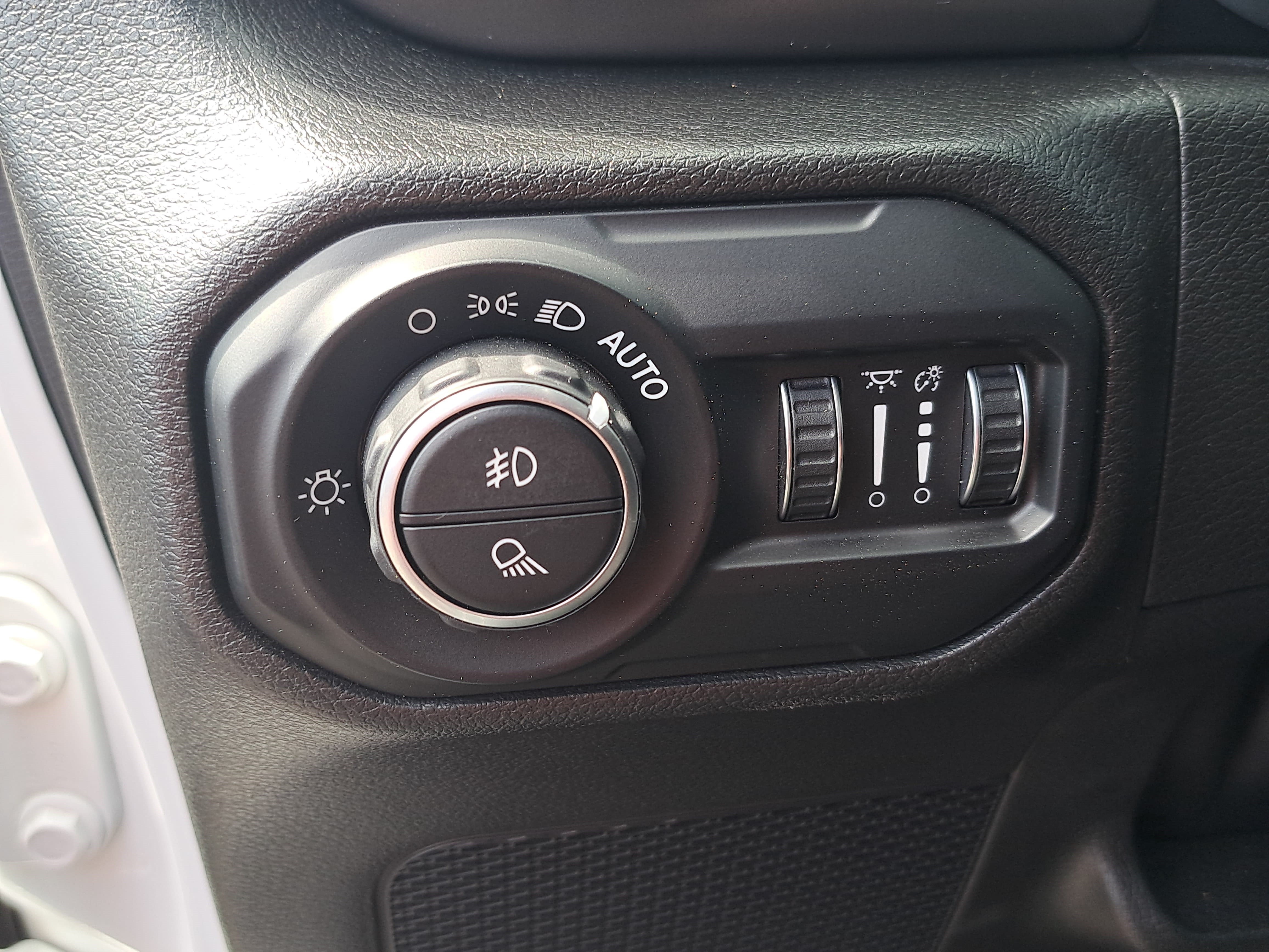 Used 2022 Jeep Gladiator Overland AWD/4WD image 23