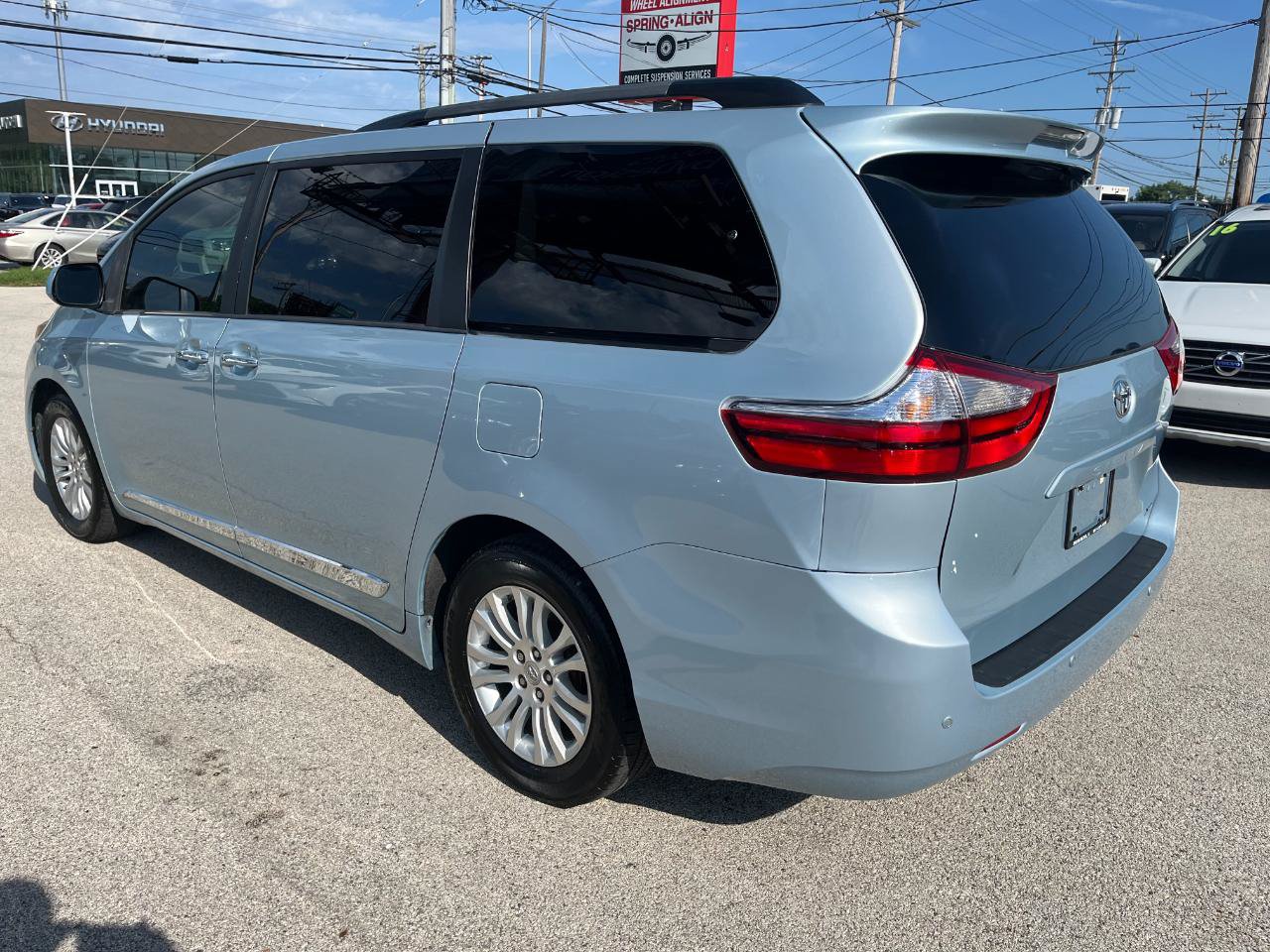 Used 2015 Toyota Sienna XLE w/ XLE Navigation Package FWD image 3