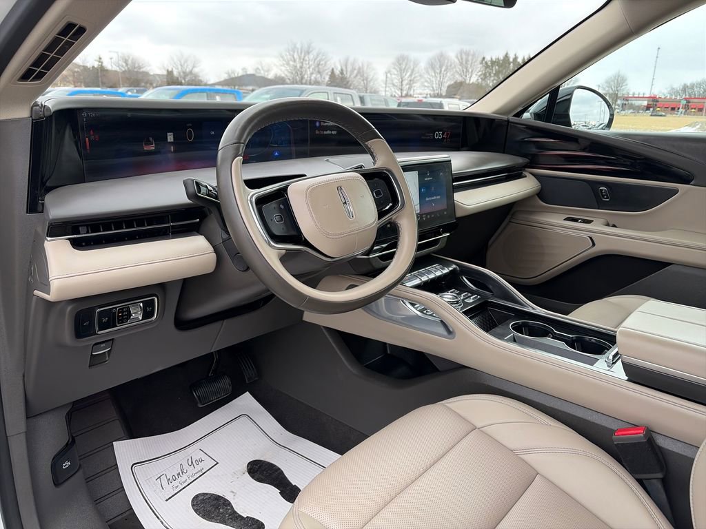 Used 2025 Lincoln Nautilus Premier image 16