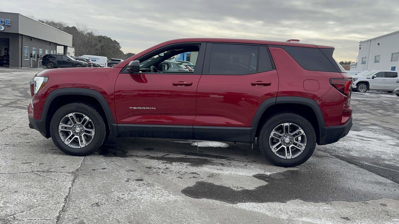 Used 2025 GMC Terrain Elevation image 4