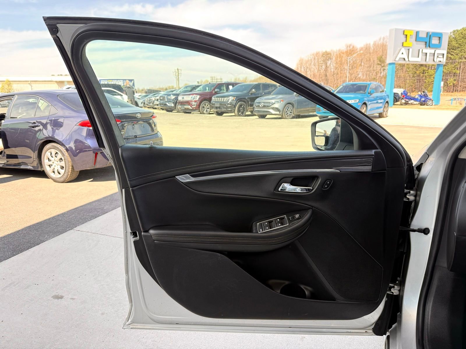 Used 2017 Chevrolet Impala LT image 15