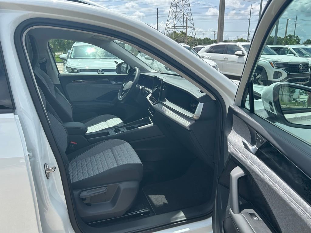 Used 2025 Volkswagen Tiguan S image 26