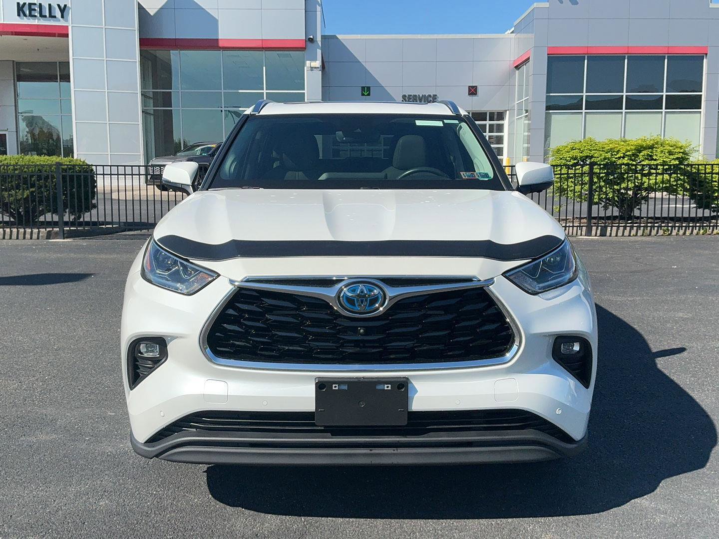 Used 2023 Toyota Highlander Limited AWD/4WD image 2