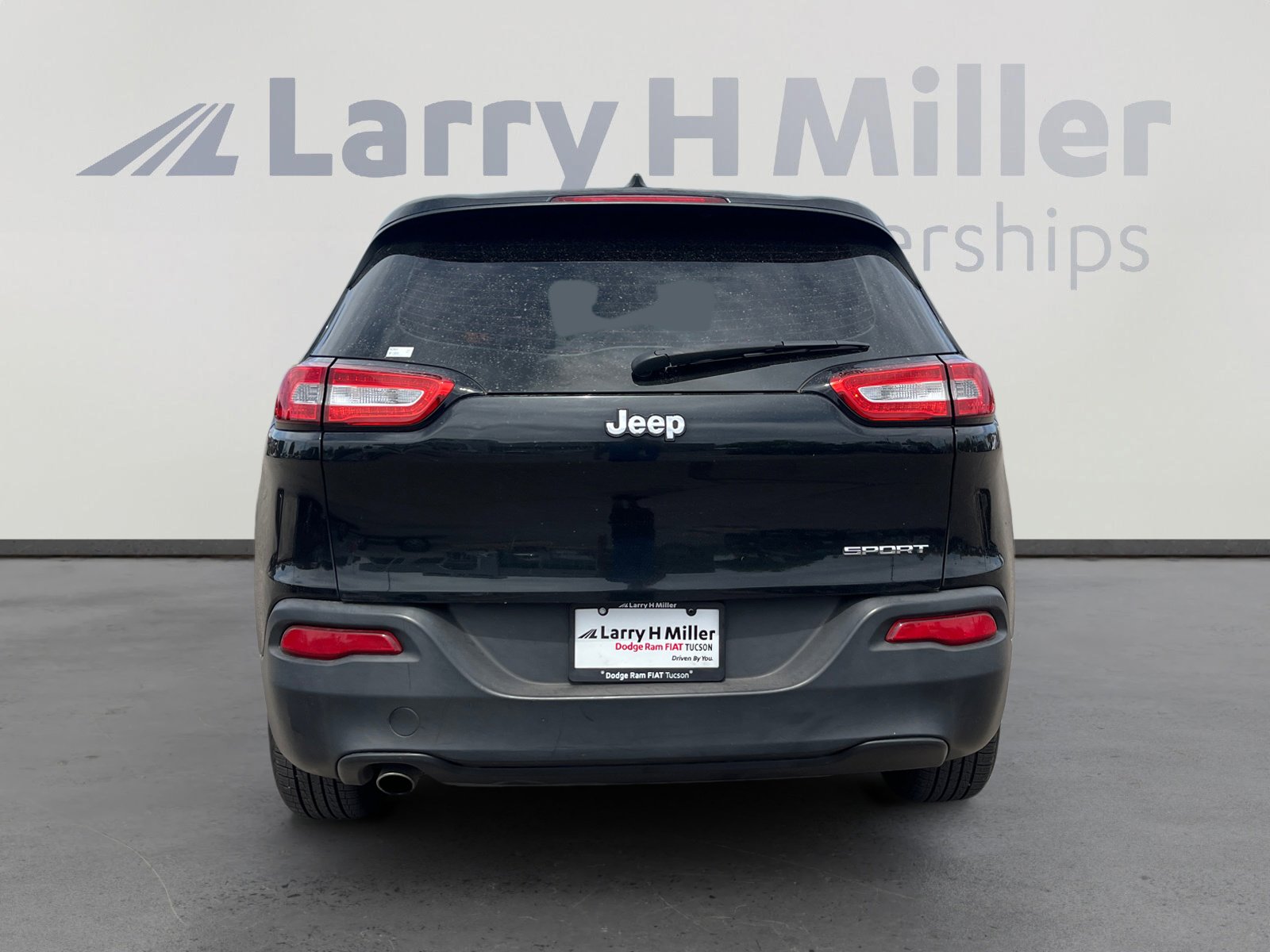 Used 2015 Jeep Cherokee Sport image 4