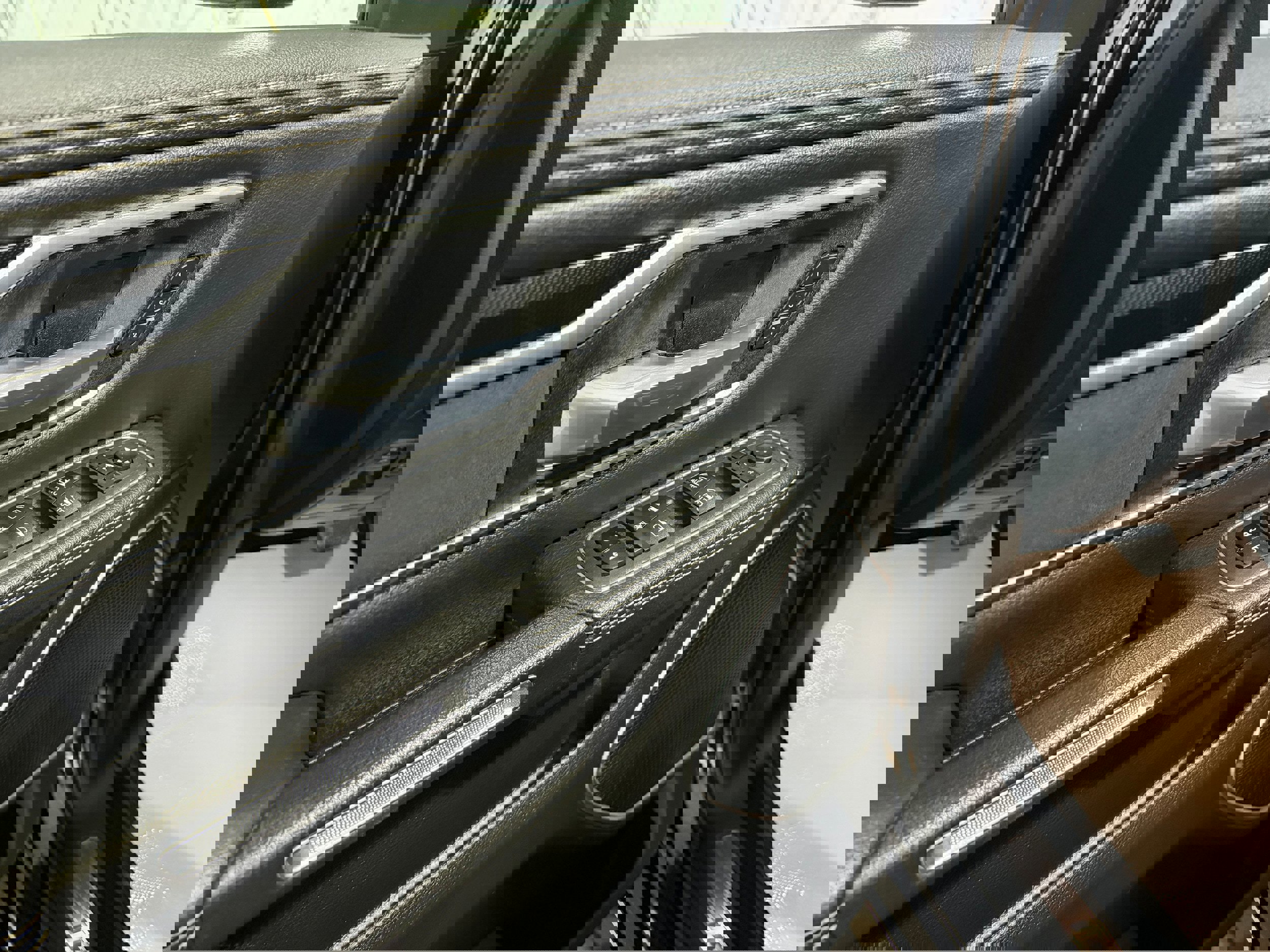 Used 2022 RAM 1500 Laramie w/ Sport Appearance Package image 10