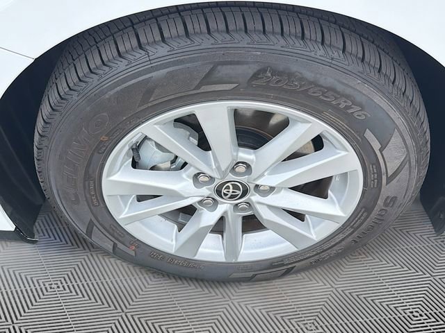 Used 2025 Toyota Camry LE FWD image 29