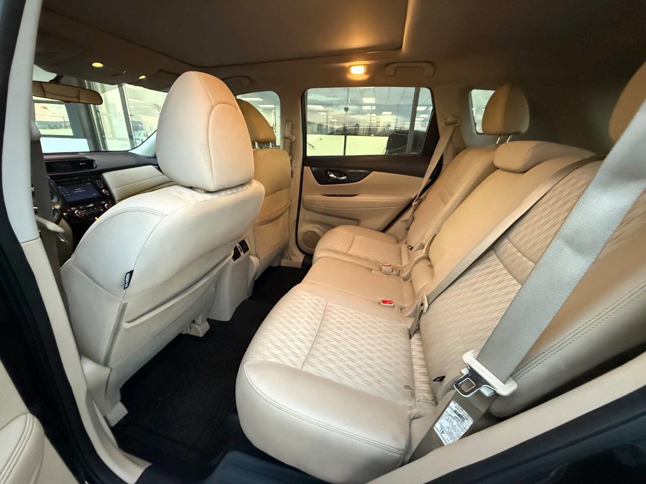 Used 2017 Nissan Rogue SV image 7