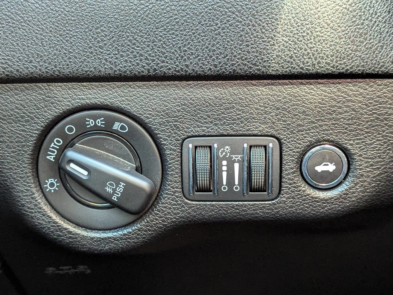 Used 2019 Dodge Charger SXT image 25