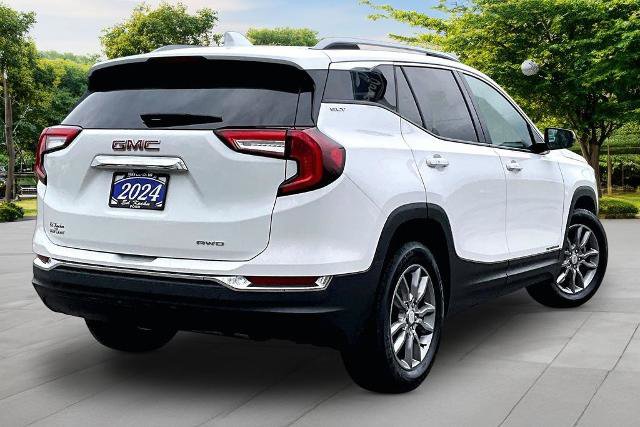 Used 2024 GMC Terrain SLT image 12