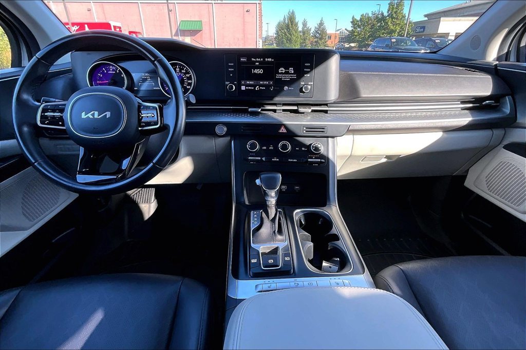Used 2022 Kia Carnival LX FWD image 14