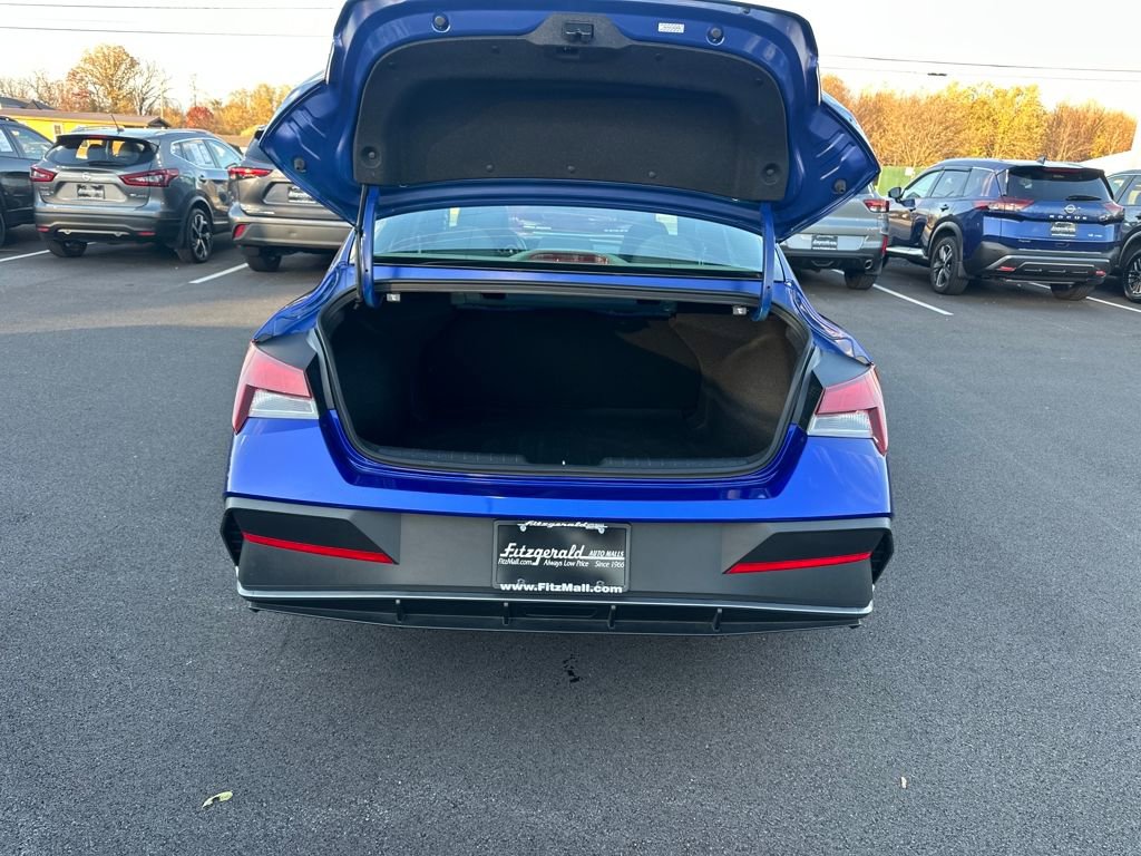 Used 2024 Hyundai Elantra SEL image 11