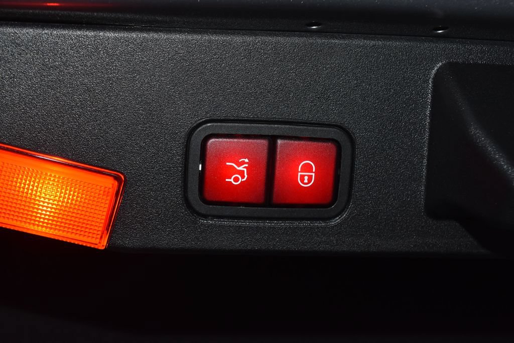 Used 2013 Mercedes-Benz SL 550 image 32