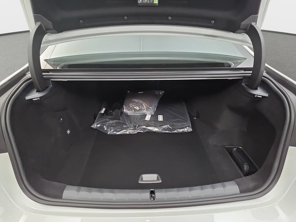 New 2026 BMW i7 xDrive60 w/ Executive Package AWD/4WD image 12