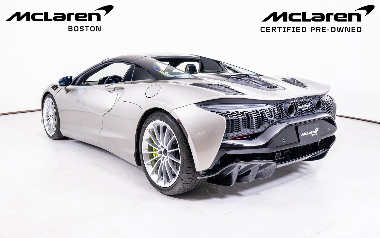 Used 2025 McLaren Artura Spider image 4