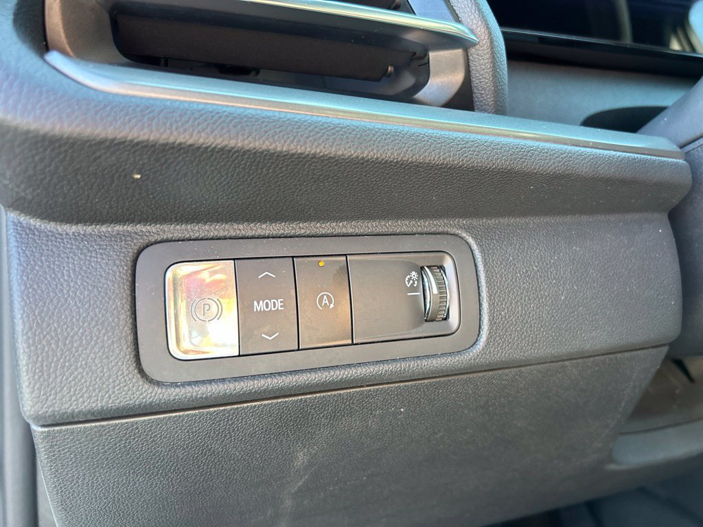 Used 2025 Chevrolet Traverse LT FWD image 19