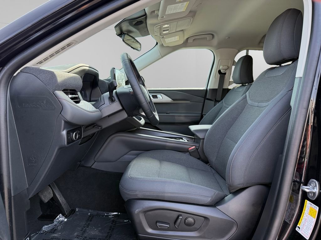 Used 2025 Ford Explorer Active image 9