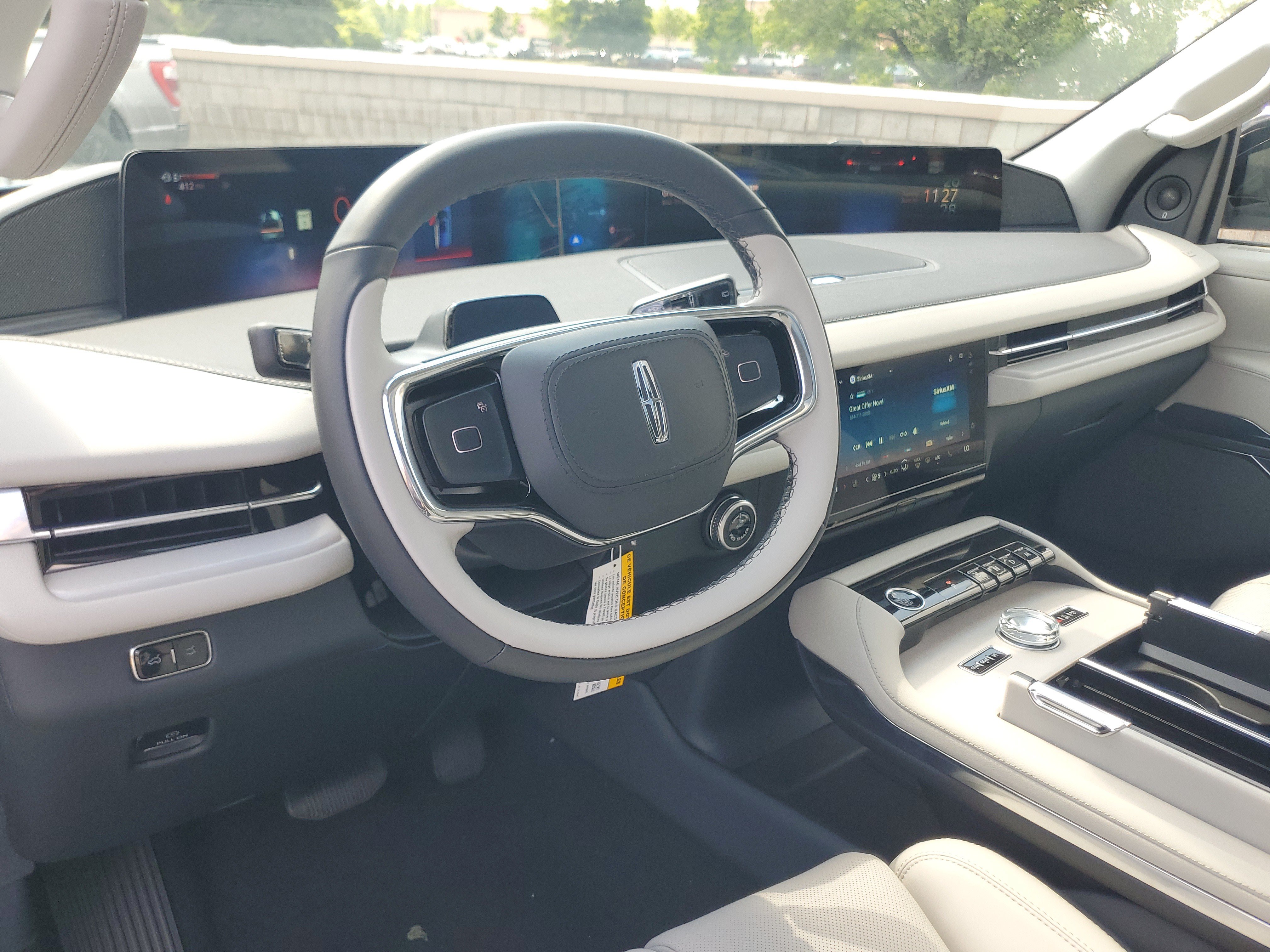 New 2026 Lincoln Navigator Reserve w/ Jet Appearance Package AWD/4WD image 13
