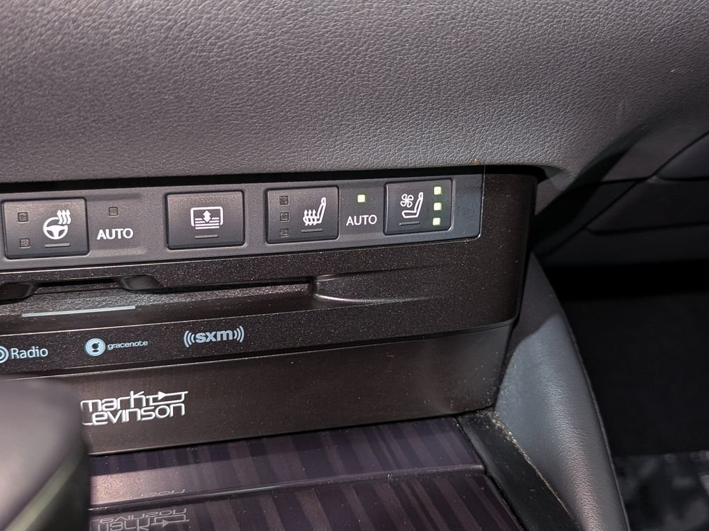 Used 2019 Lexus ES 350 Ultra Luxury w/ Accessory Package FWD image 21