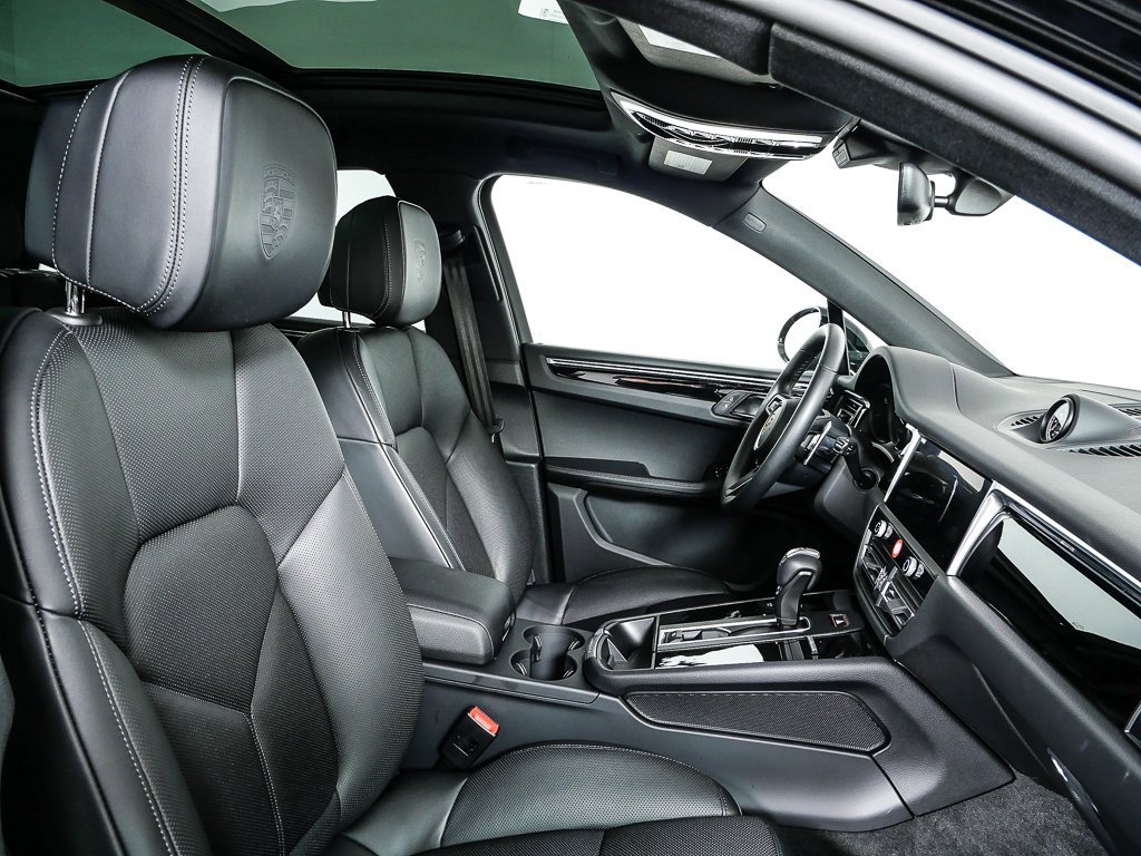 Certified 2025 Porsche Macan image 25