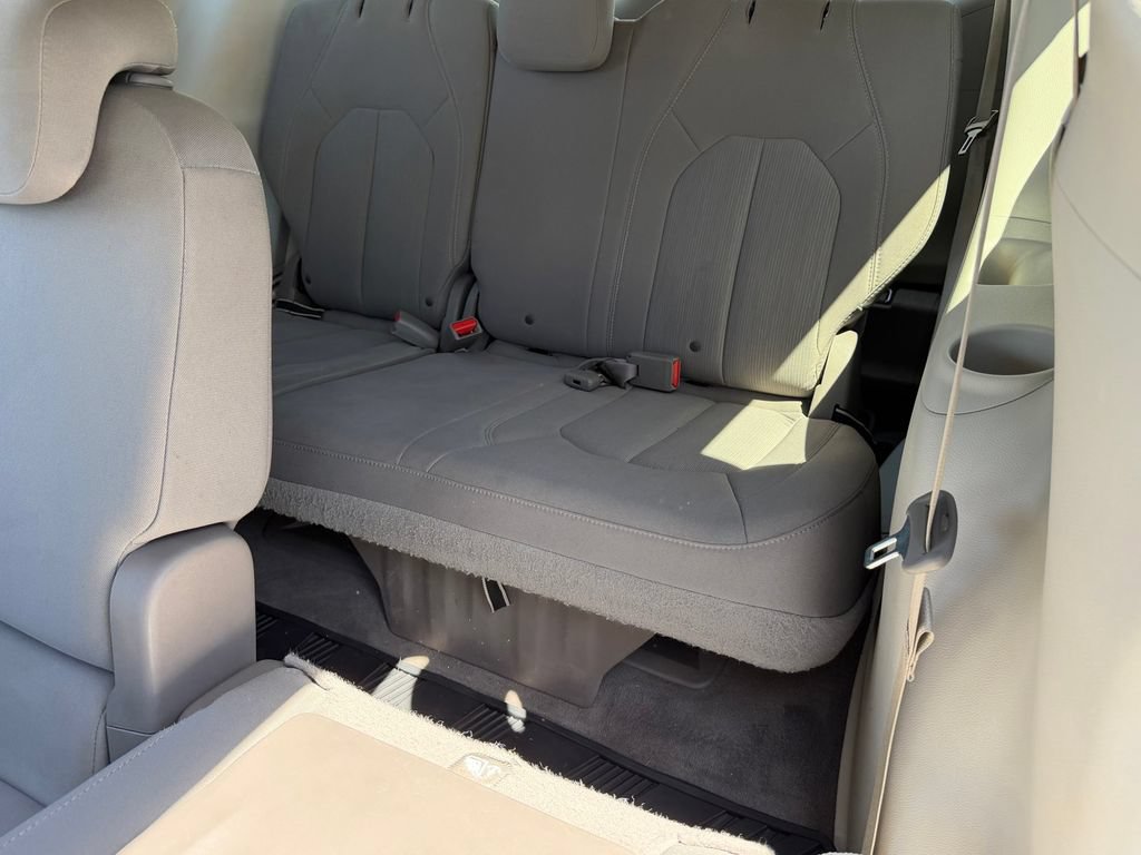 Used 2019 Chrysler Pacifica LX w/ Tire & Wheel Group FWD image 21