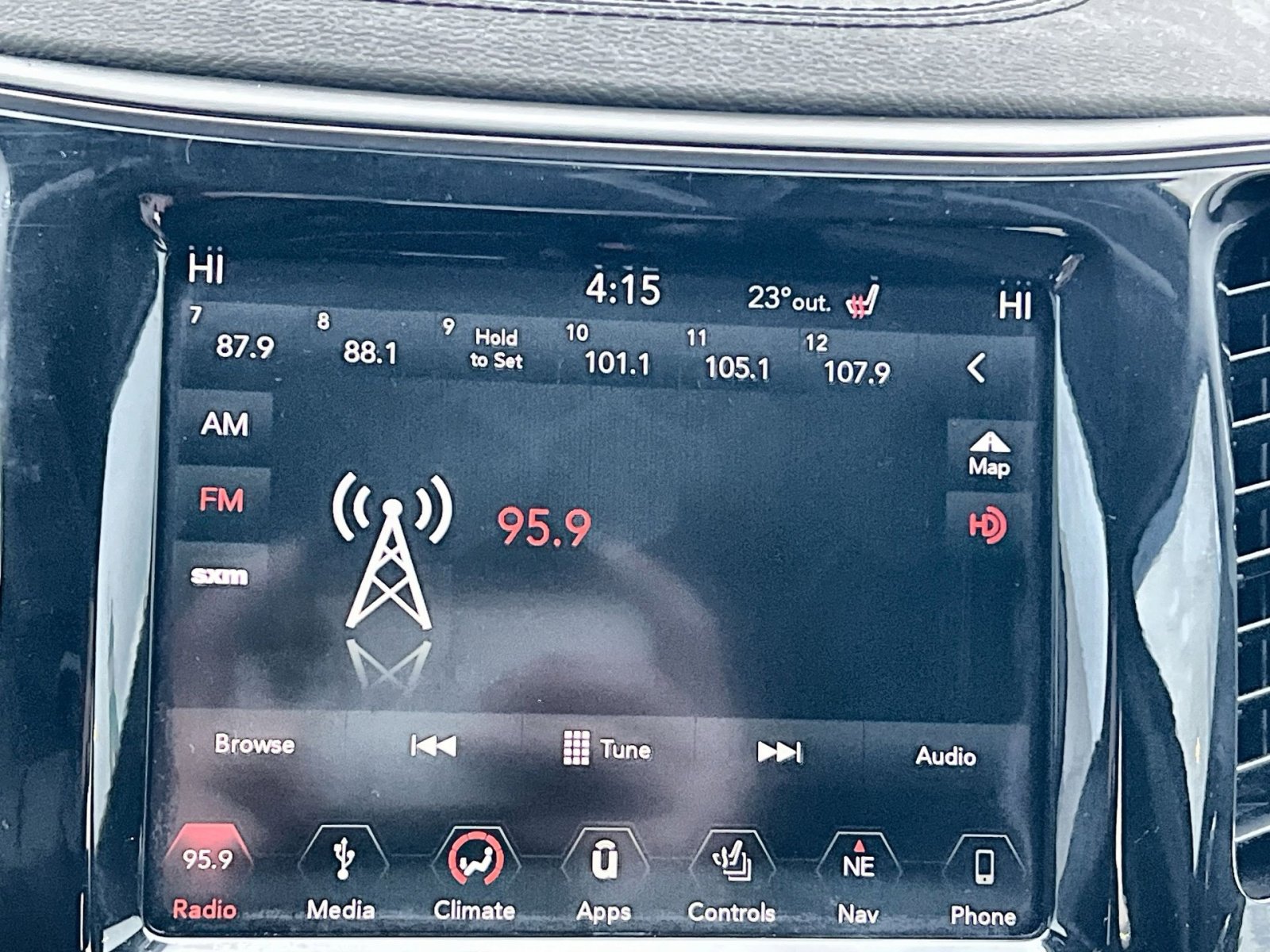 Used 2019 Jeep Cherokee Limited image 18