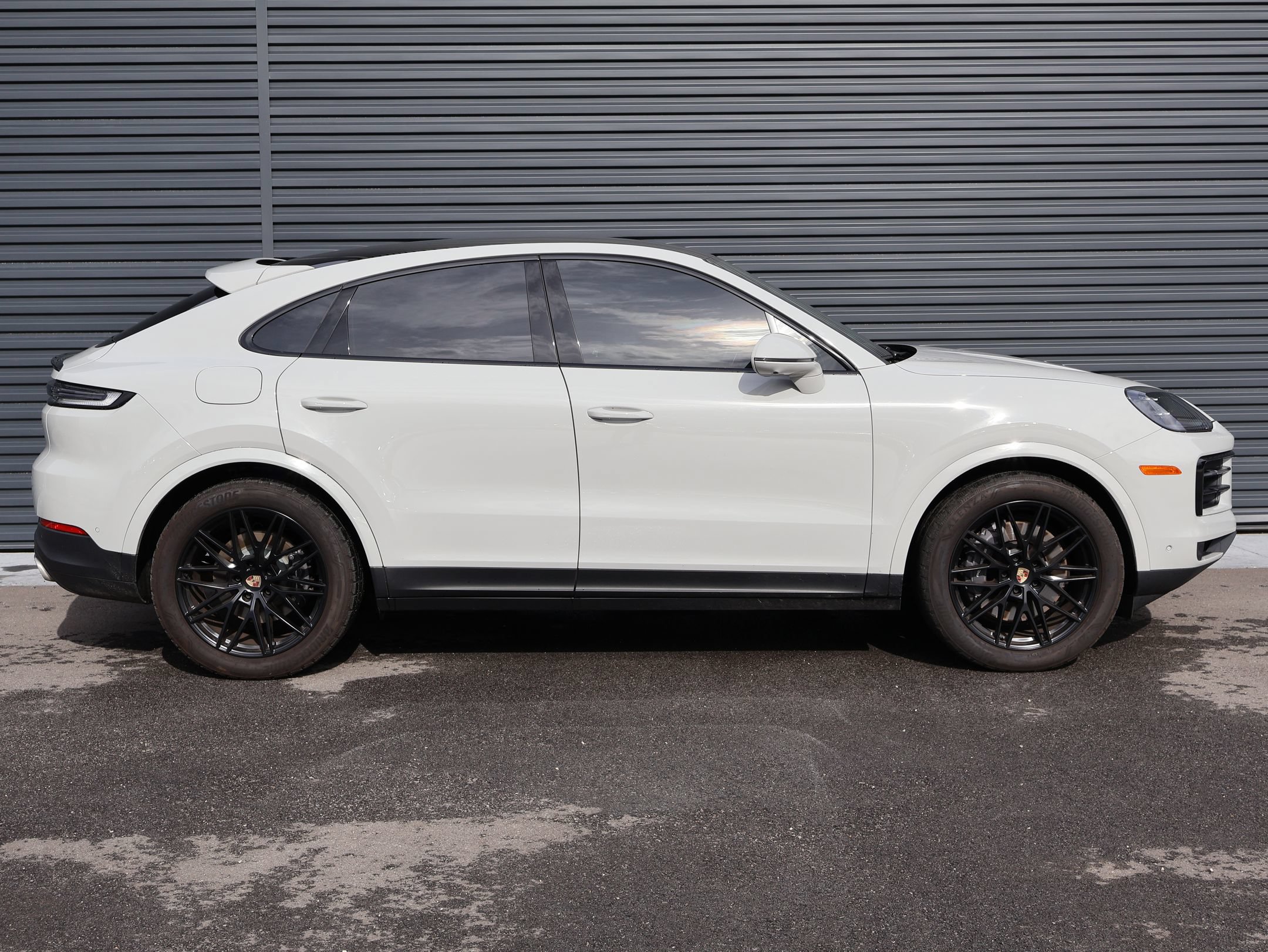 Certified 2025 Porsche Cayenne Coupe AWD/4WD image 9