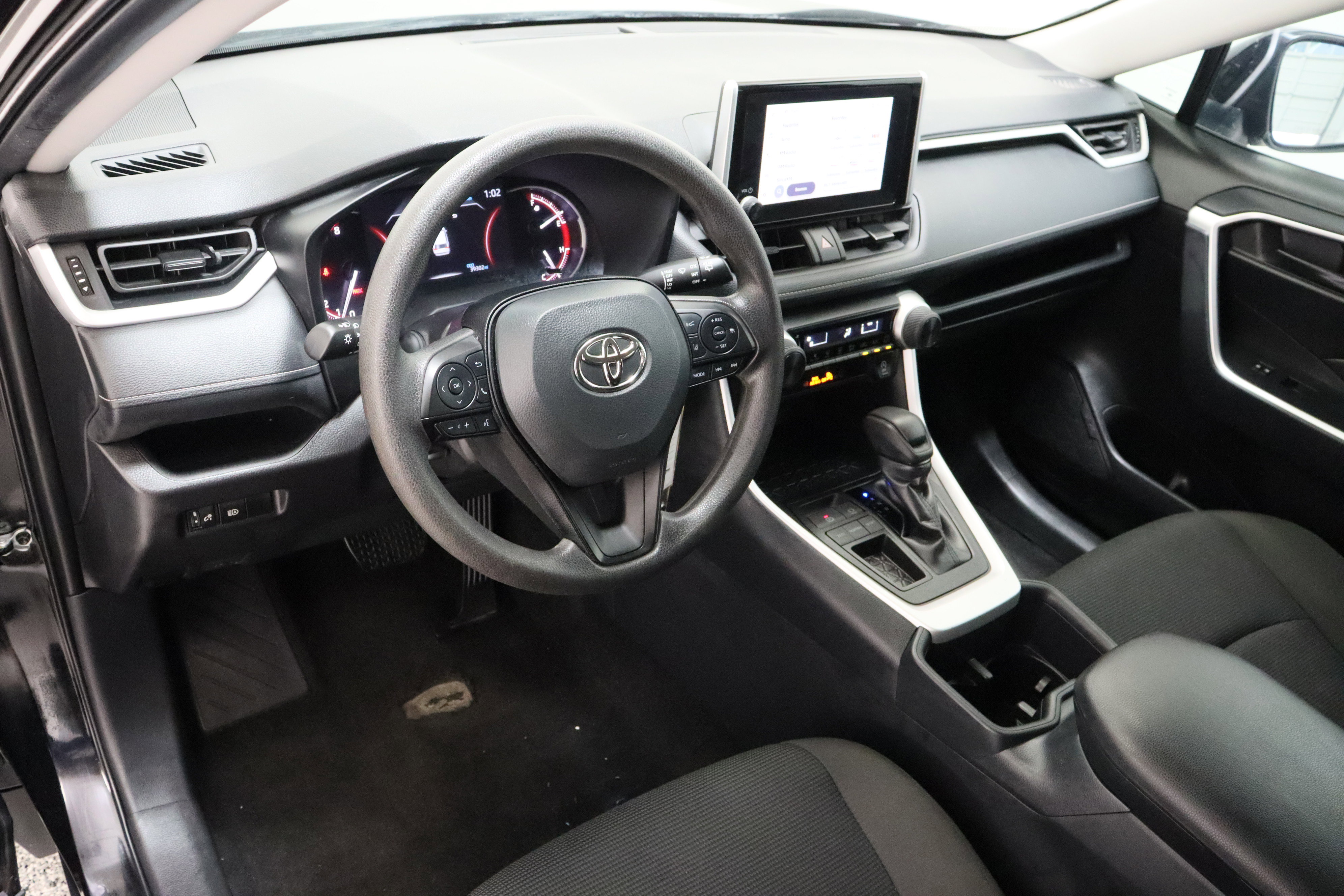 Used 2025 Toyota RAV4 LE FWD image 13