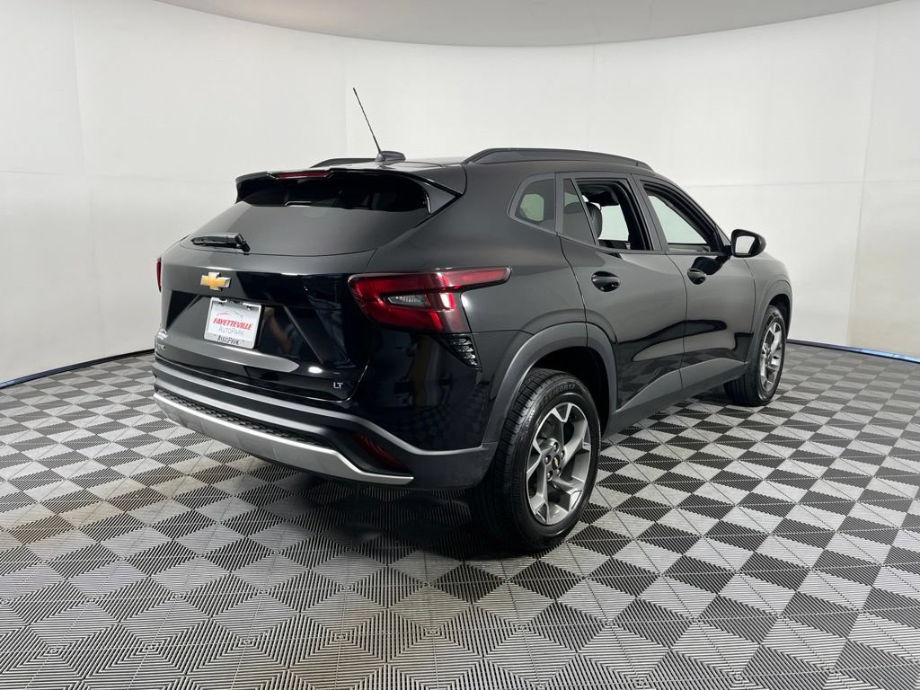 Used 2025 Chevrolet Trax LT FWD image 9