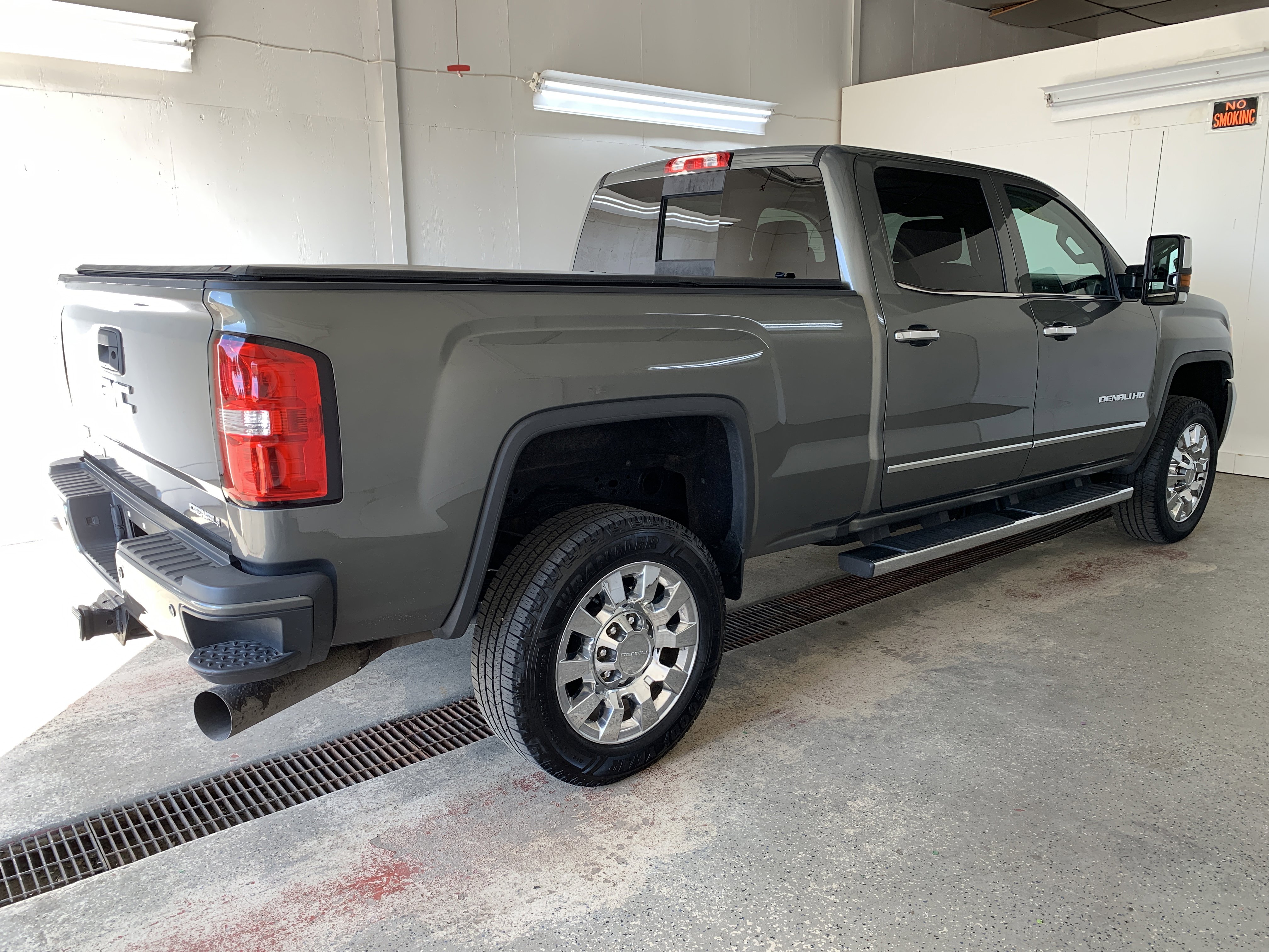 Used 2018 GMC Sierra 2500 Denali w/ Duramax Plus Package image 6