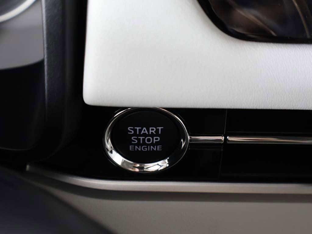 New 2025 Mitsubishi Outlander SE image 39