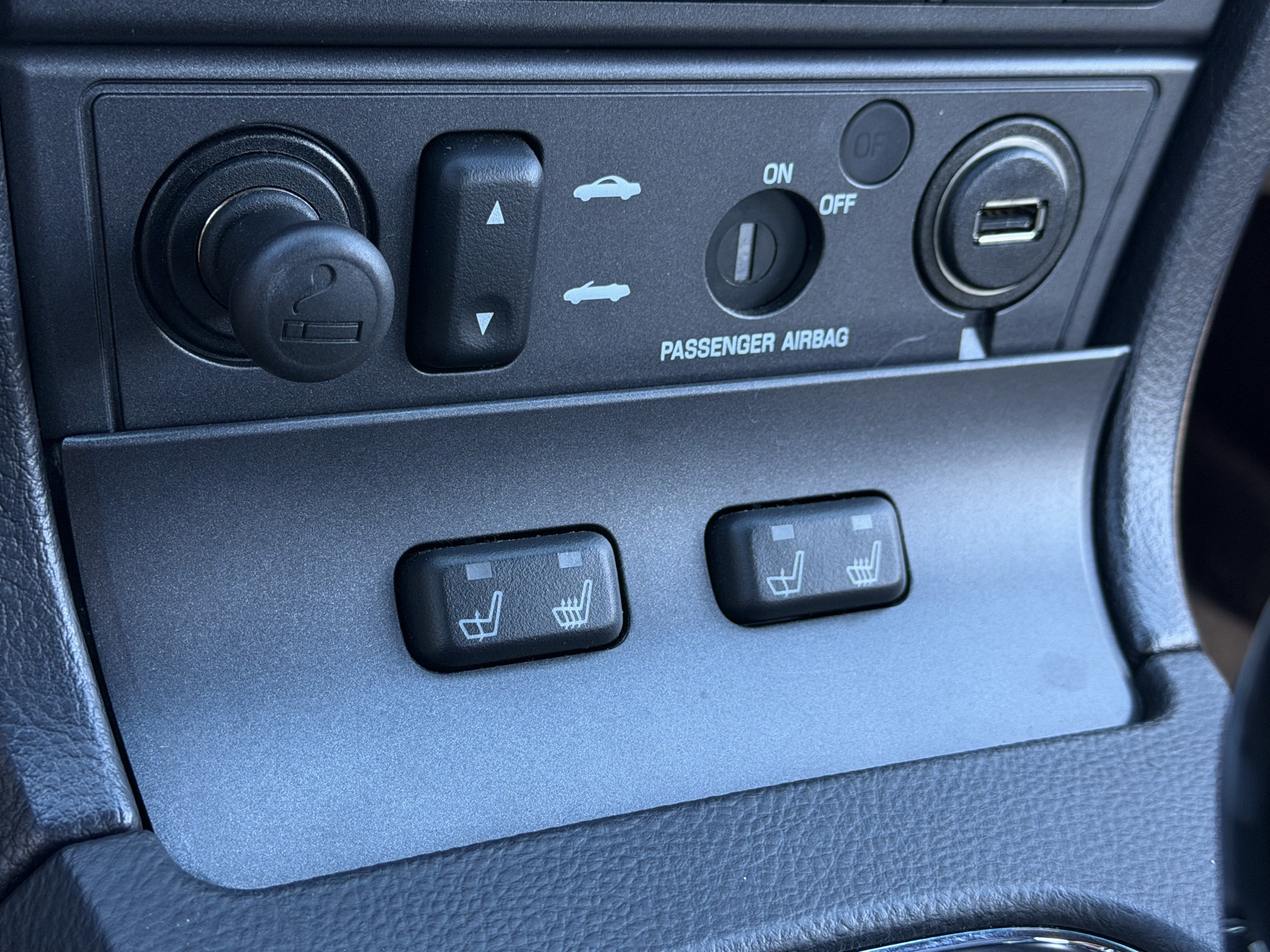 Used 2004 Ford Thunderbird RWD image 13