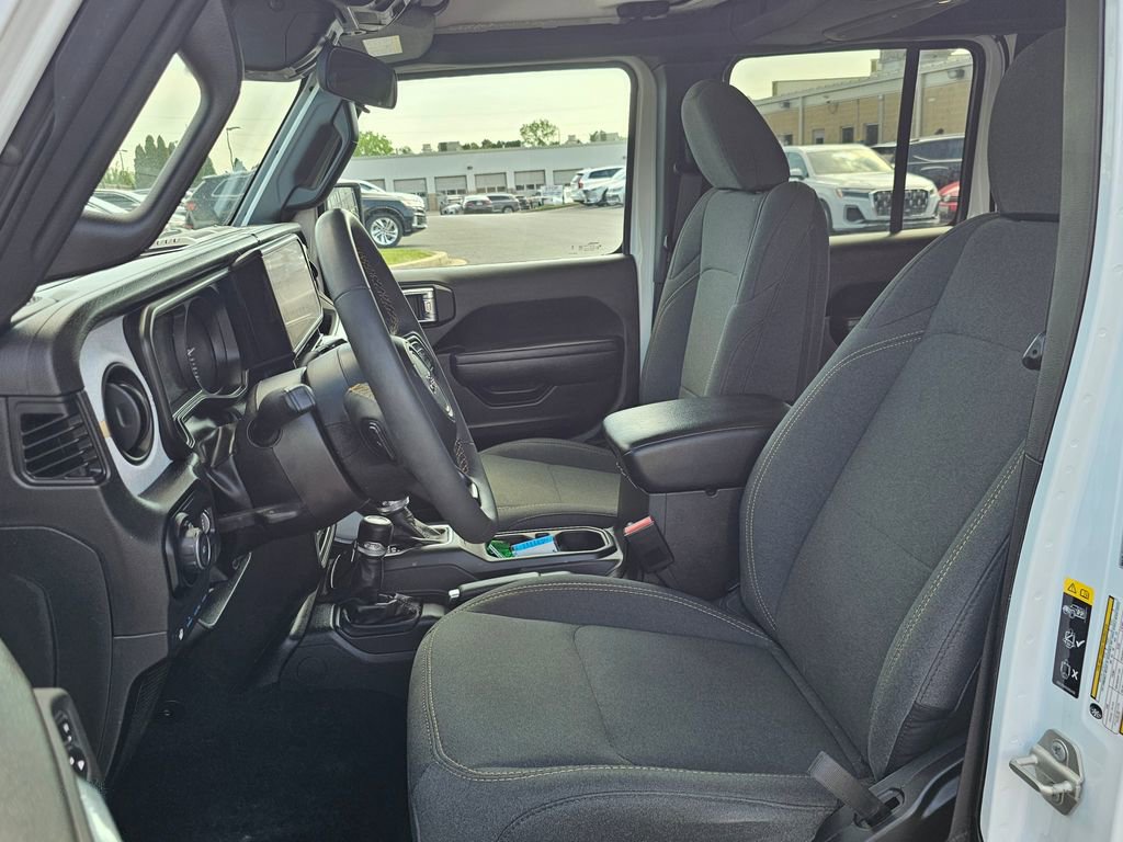 Used 2024 Jeep Wrangler Unlimited w/ Convenience Group AWD/4WD image 3