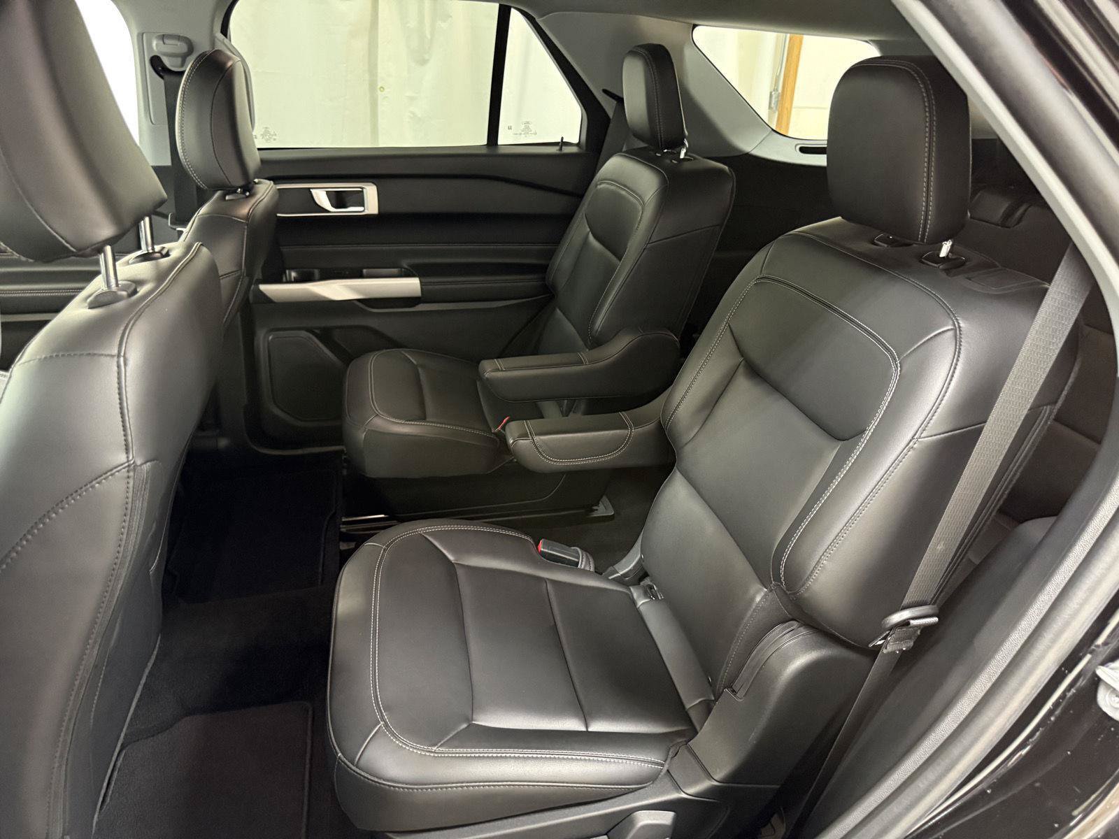 Used 2022 Ford Explorer XLT w/ Equipment Group 202A AWD/4WD image 24