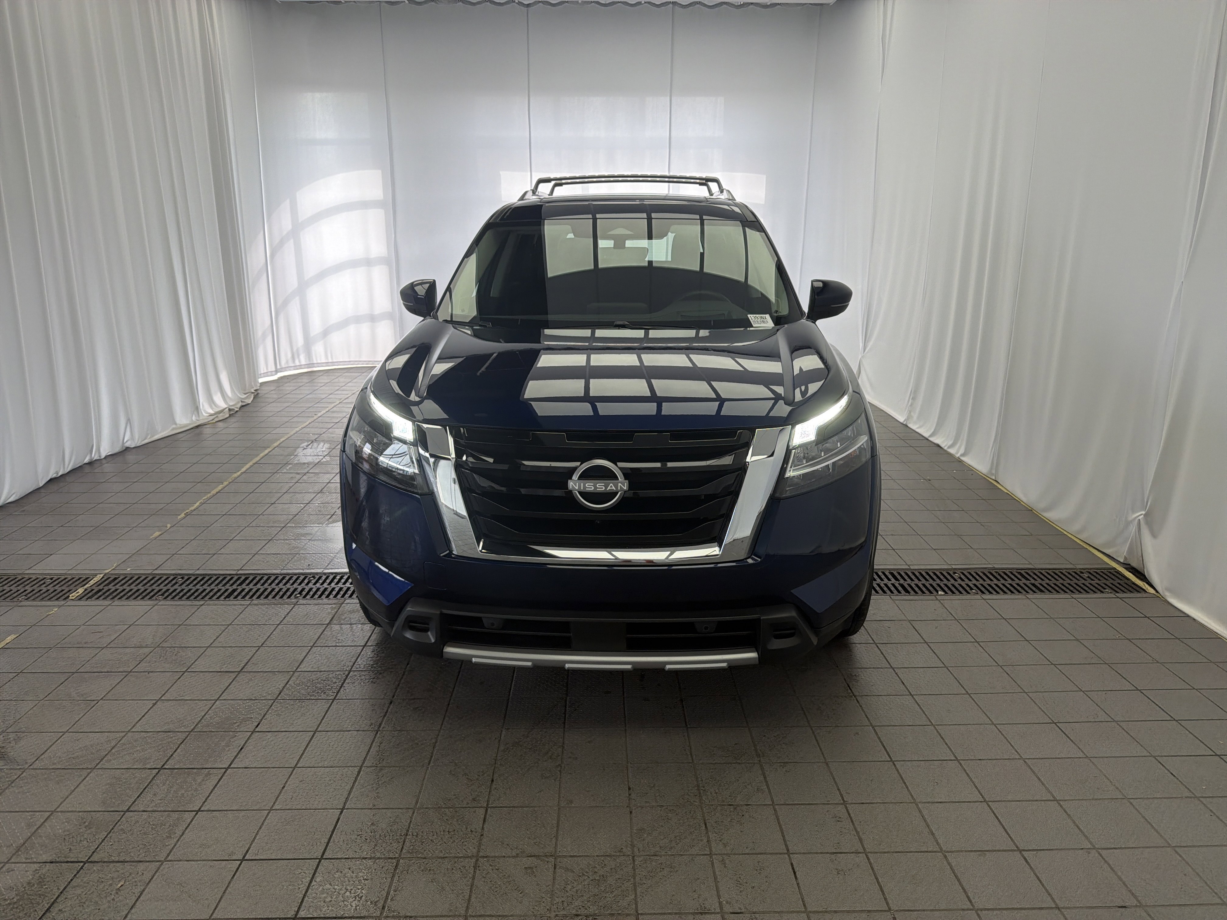 Used 2024 Nissan Pathfinder Platinum w/ Cargo Package image 2